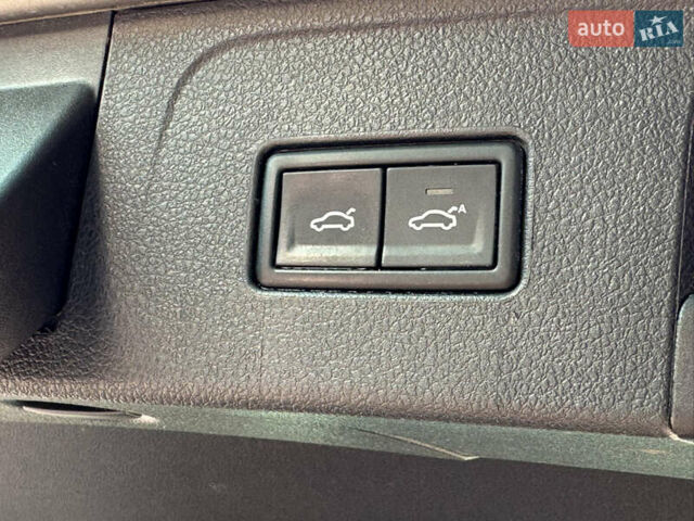 Сірий Фольксваген Пассат, об'ємом двигуна 1.6 л та пробігом 264 тис. км за 15800 $, фото 4 на Automoto.ua