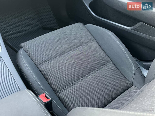 Серый Фольксваген Пассат, объемом двигателя 1.6 л и пробегом 262 тыс. км за 11800 $, фото 19 на Automoto.ua