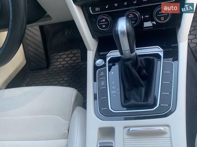 Серый Фольксваген Пассат, объемом двигателя 1.97 л и пробегом 231 тыс. км за 16000 $, фото 11 на Automoto.ua