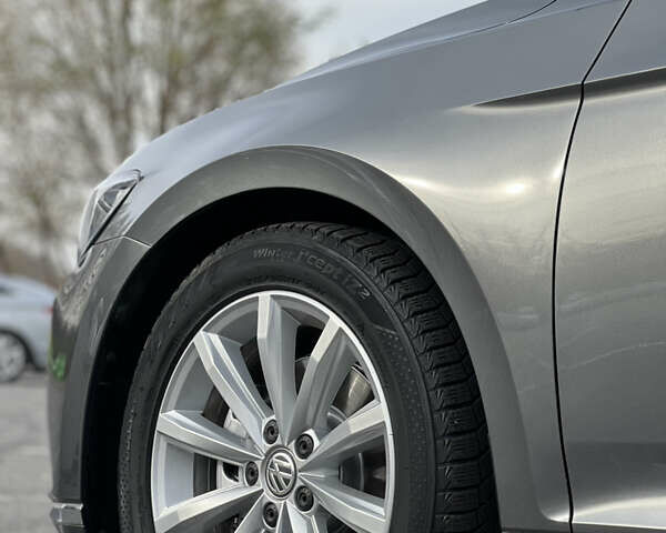 Серый Фольксваген Пассат, объемом двигателя 1.6 л и пробегом 265 тыс. км за 13200 $, фото 6 на Automoto.ua