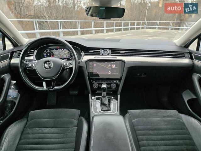 Серый Фольксваген Пассат, объемом двигателя 1.97 л и пробегом 198 тыс. км за 25000 $, фото 14 на Automoto.ua