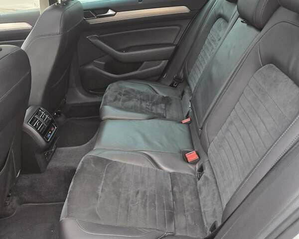 Серый Фольксваген Пассат, объемом двигателя 1.97 л и пробегом 198 тыс. км за 25000 $, фото 29 на Automoto.ua