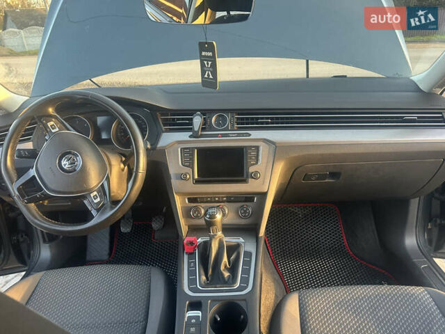 Серый Фольксваген Пассат, объемом двигателя 1.6 л и пробегом 216 тыс. км за 13100 $, фото 12 на Automoto.ua