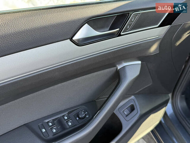 Серый Фольксваген Пассат, объемом двигателя 2 л и пробегом 195 тыс. км за 16999 $, фото 54 на Automoto.ua