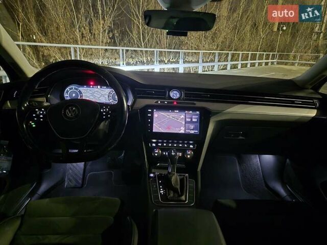 Серый Фольксваген Пассат, объемом двигателя 1.97 л и пробегом 198 тыс. км за 25000 $, фото 17 на Automoto.ua