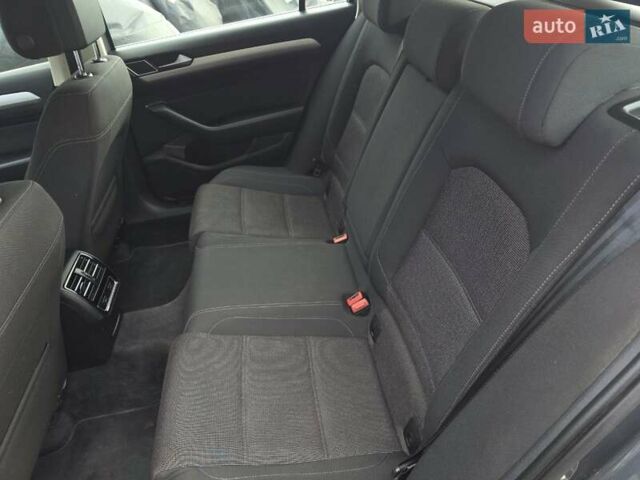 Сірий Фольксваген Пассат, об'ємом двигуна 2 л та пробігом 226 тис. км за 15499 $, фото 22 на Automoto.ua