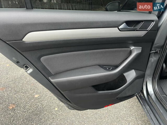 Серый Фольксваген Пассат, объемом двигателя 1.97 л и пробегом 240 тыс. км за 15599 $, фото 31 на Automoto.ua