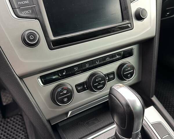 Серый Фольксваген Пассат, объемом двигателя 1.97 л и пробегом 306 тыс. км за 15000 $, фото 40 на Automoto.ua