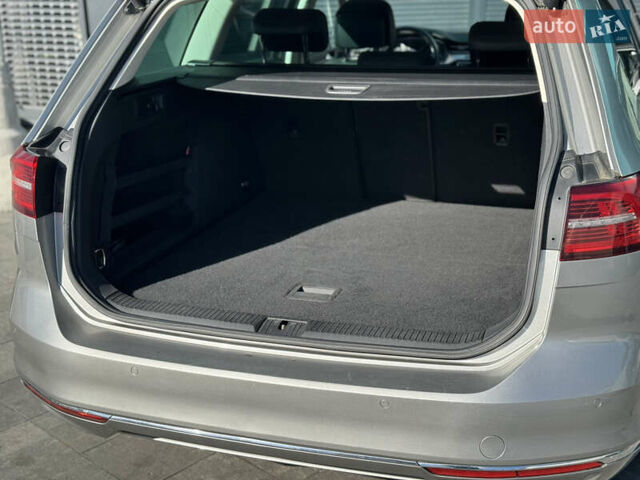 Сірий Фольксваген Пассат, об'ємом двигуна 1.6 л та пробігом 264 тис. км за 15800 $, фото 51 на Automoto.ua