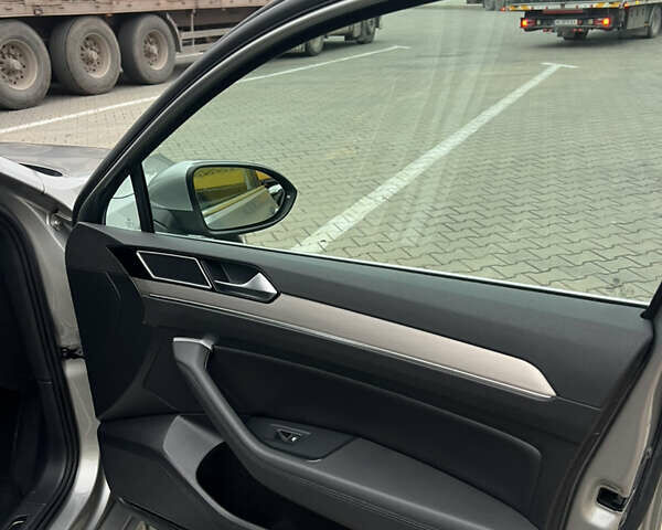 Сірий Фольксваген Пассат, об'ємом двигуна 1.6 л та пробігом 260 тис. км за 13999 $, фото 15 на Automoto.ua