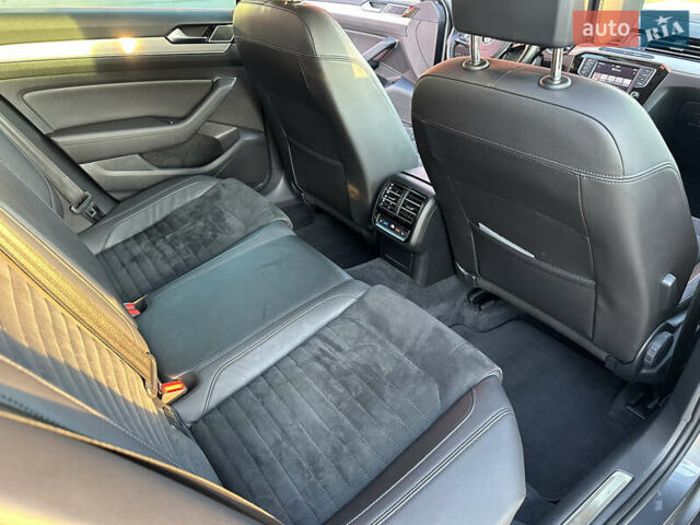 Серый Фольксваген Пассат, объемом двигателя 2 л и пробегом 220 тыс. км за 17999 $, фото 30 на Automoto.ua