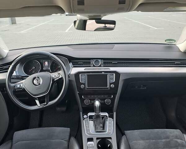 Серый Фольксваген Пассат, объемом двигателя 1.97 л и пробегом 250 тыс. км за 19000 $, фото 11 на Automoto.ua