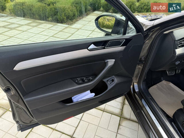 Сірий Фольксваген Пассат, об'ємом двигуна 1.97 л та пробігом 235 тис. км за 18200 $, фото 18 на Automoto.ua