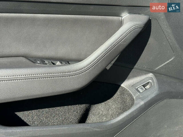 Сірий Фольксваген Пассат, об'ємом двигуна 1.6 л та пробігом 264 тис. км за 15800 $, фото 45 на Automoto.ua