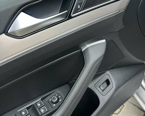 Сірий Фольксваген Пассат, об'ємом двигуна 1.6 л та пробігом 260 тис. км за 13999 $, фото 19 на Automoto.ua