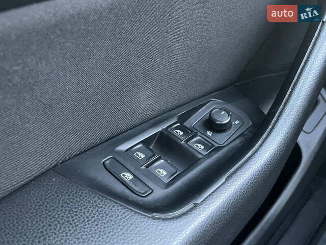 Серый Фольксваген Пассат, объемом двигателя 1.6 л и пробегом 262 тыс. км за 11800 $, фото 27 на Automoto.ua