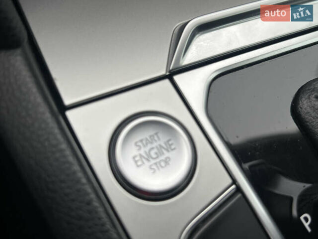 Серый Фольксваген Пассат, объемом двигателя 1.6 л и пробегом 263 тыс. км за 13500 $, фото 18 на Automoto.ua