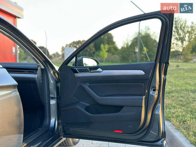 Серый Фольксваген Пассат, объемом двигателя 2 л и пробегом 220 тыс. км за 17999 $, фото 23 на Automoto.ua