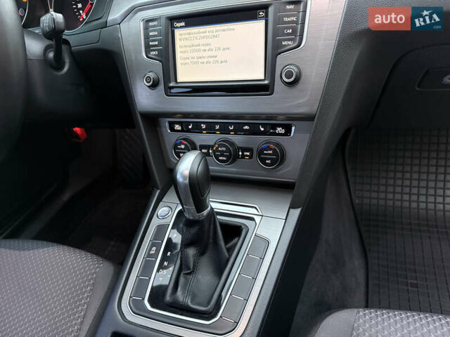 Серый Фольксваген Пассат, объемом двигателя 1.6 л и пробегом 237 тыс. км за 12800 $, фото 21 на Automoto.ua