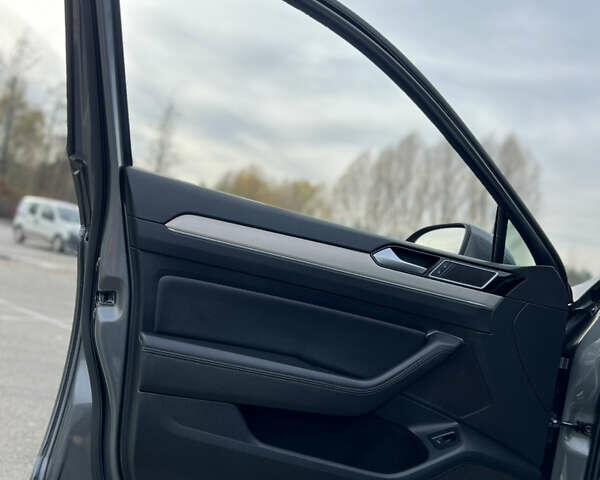 Серый Фольксваген Пассат, объемом двигателя 1.6 л и пробегом 265 тыс. км за 13200 $, фото 38 на Automoto.ua