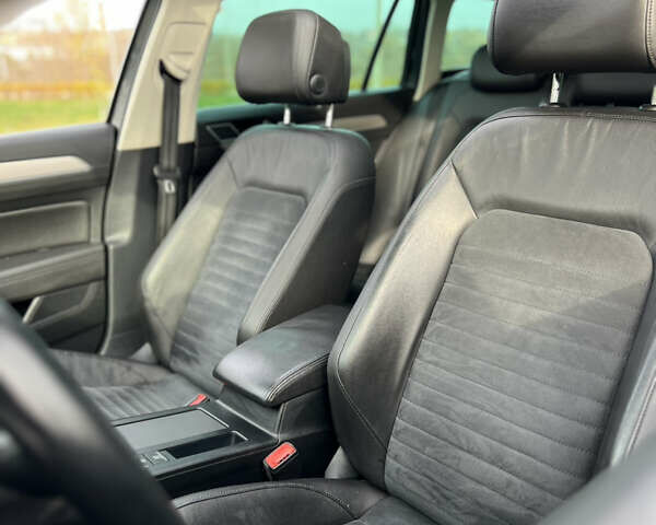 Серый Фольксваген Пассат, объемом двигателя 1.6 л и пробегом 265 тыс. км за 13200 $, фото 35 на Automoto.ua