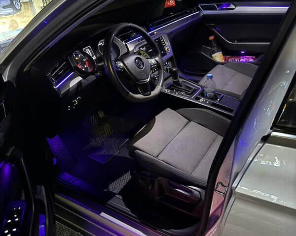 Фольксваген Пассат 2016 в Киеве на Automoto.ua Серый Фольксваген Пассат, объемом двигателя 1.97 л и пробегом 394 тыс. км за 15000 $, фото 2 на Automoto.ua