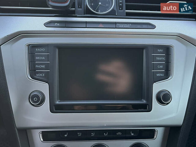 Серый Фольксваген Пассат, объемом двигателя 1.6 л и пробегом 262 тыс. км за 11800 $, фото 23 на Automoto.ua