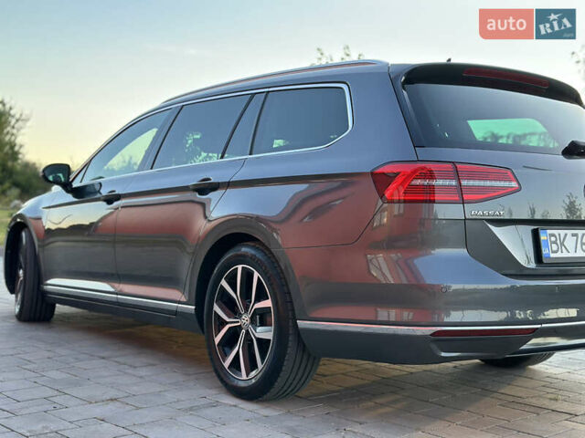 Серый Фольксваген Пассат, объемом двигателя 2 л и пробегом 220 тыс. км за 17999 $, фото 9 на Automoto.ua