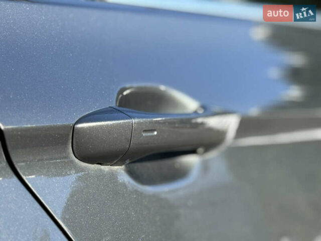 Серый Фольксваген Пассат, объемом двигателя 2 л и пробегом 195 тыс. км за 16999 $, фото 30 на Automoto.ua