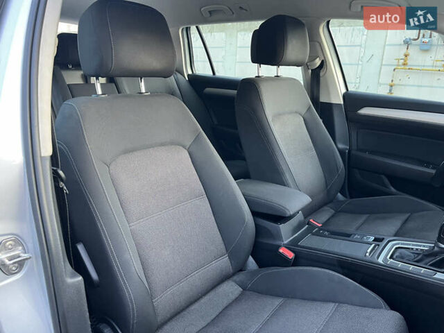 Серый Фольксваген Пассат, объемом двигателя 1.6 л и пробегом 262 тыс. км за 11800 $, фото 32 на Automoto.ua