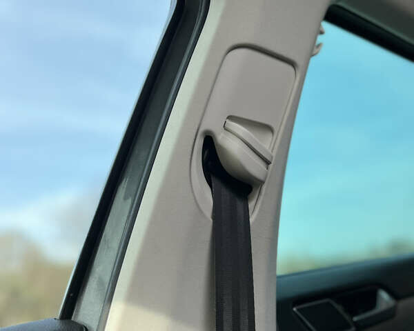 Серый Фольксваген Пассат, объемом двигателя 1.6 л и пробегом 265 тыс. км за 13200 $, фото 60 на Automoto.ua