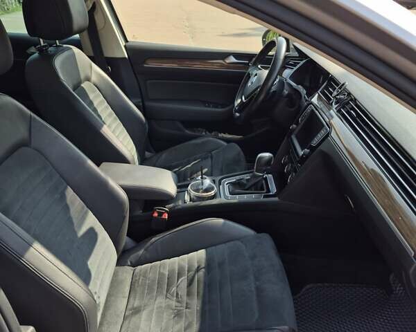 Серый Фольксваген Пассат, объемом двигателя 1.97 л и пробегом 267 тыс. км за 19000 $, фото 18 на Automoto.ua