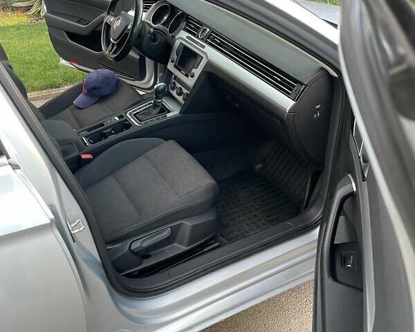 Серый Фольксваген Пассат, объемом двигателя 1.97 л и пробегом 271 тыс. км за 16000 $, фото 17 на Automoto.ua