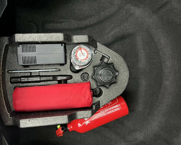 Сірий Фольксваген Пассат, об'ємом двигуна 1.6 л та пробігом 260 тис. км за 13999 $, фото 51 на Automoto.ua