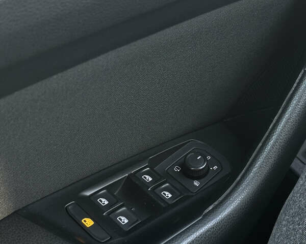 Сірий Фольксваген Пассат, об'ємом двигуна 1.6 л та пробігом 319 тис. км за 12200 $, фото 41 на Automoto.ua