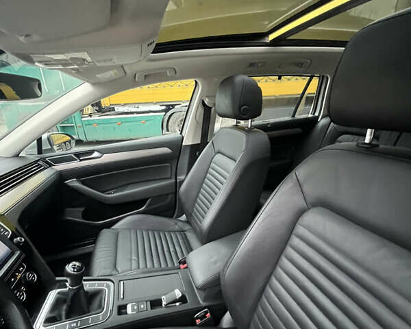 Сірий Фольксваген Пассат, об'ємом двигуна 1.6 л та пробігом 260 тис. км за 13999 $, фото 21 на Automoto.ua