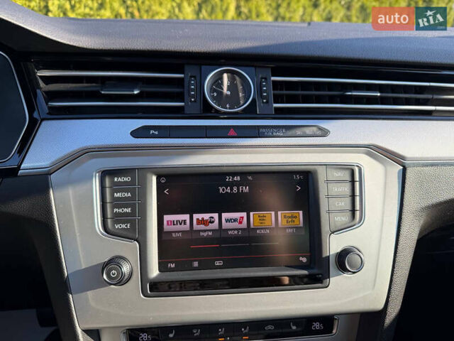 Сірий Фольксваген Пассат, об'ємом двигуна 2 л та пробігом 195 тис. км за 16999 $, фото 67 на Automoto.ua