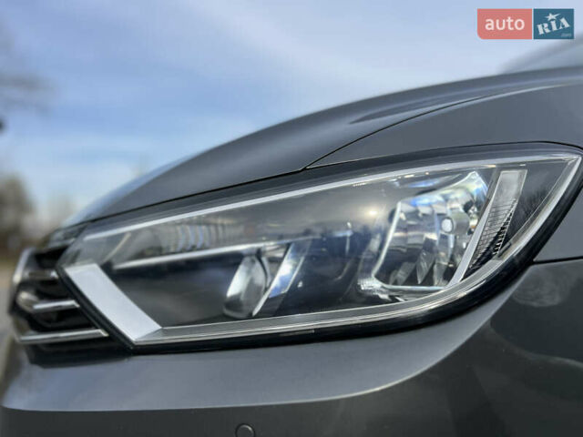 Серый Фольксваген Пассат, объемом двигателя 1.6 л и пробегом 265 тыс. км за 13200 $, фото 5 на Automoto.ua