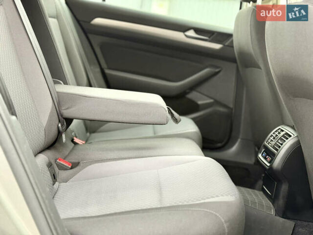 Серый Фольксваген Пассат, объемом двигателя 2 л и пробегом 181 тыс. км за 13499 $, фото 51 на Automoto.ua