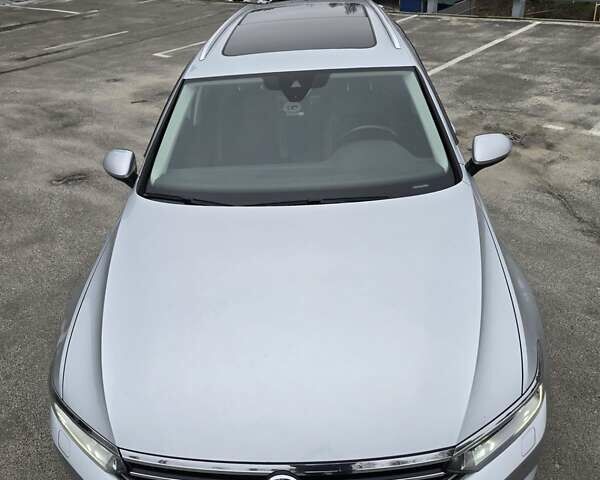 Серый Фольксваген Пассат, объемом двигателя 1.97 л и пробегом 198 тыс. км за 25000 $, фото 4 на Automoto.ua