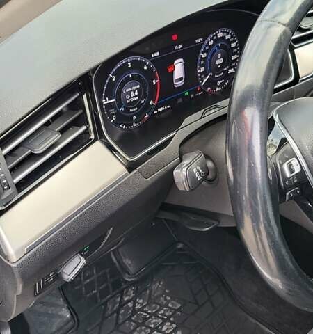 Фольксваген Пассат 2016 в Коломые на Automoto.ua Серый Фольксваген Пассат, объемом двигателя 1.97 л и пробегом 330 тыс. км за 14950 $, фото 34 на Automoto.ua