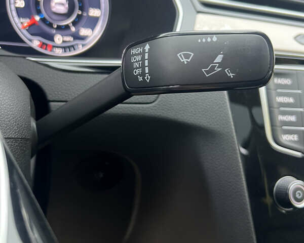 Сірий Фольксваген Пассат, об'ємом двигуна 1.6 л та пробігом 260 тис. км за 13999 $, фото 32 на Automoto.ua