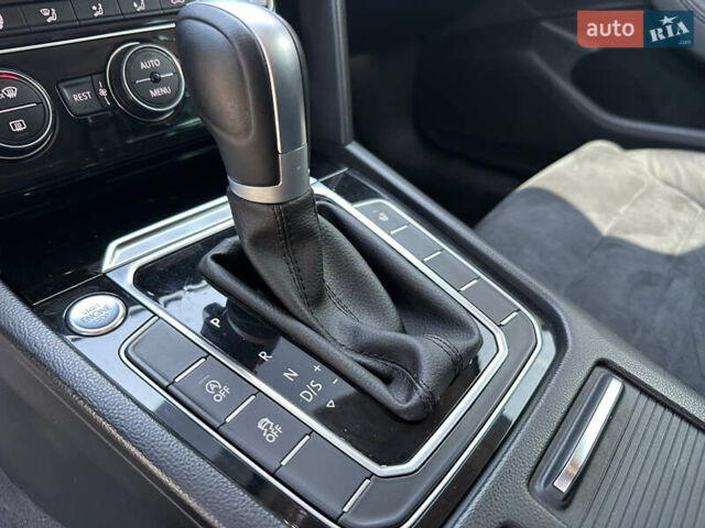 Серый Фольксваген Пассат, объемом двигателя 1.97 л и пробегом 275 тыс. км за 15999 $, фото 39 на Automoto.ua