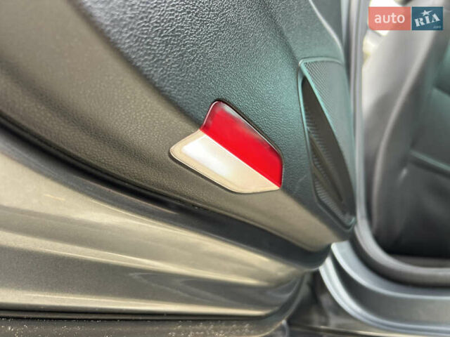 Серый Фольксваген Пассат, объемом двигателя 1.6 л и пробегом 265 тыс. км за 13200 $, фото 50 на Automoto.ua