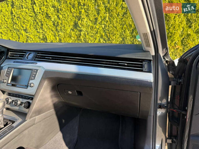 Сірий Фольксваген Пассат, об'ємом двигуна 2 л та пробігом 195 тис. км за 16999 $, фото 45 на Automoto.ua