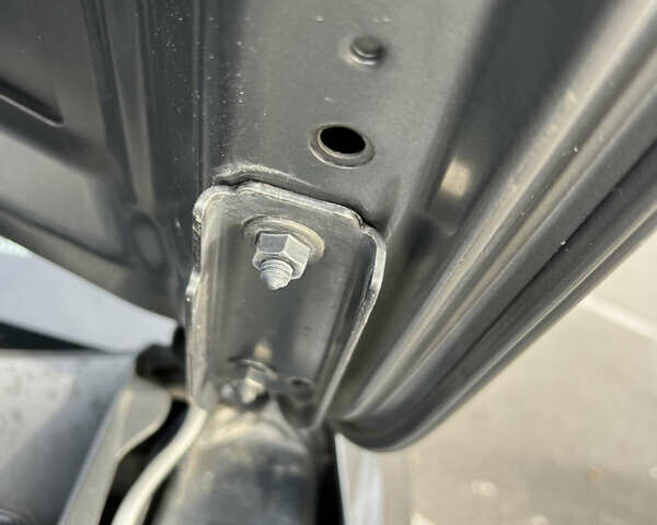 Серый Фольксваген Пассат, объемом двигателя 1.6 л и пробегом 265 тыс. км за 13200 $, фото 82 на Automoto.ua