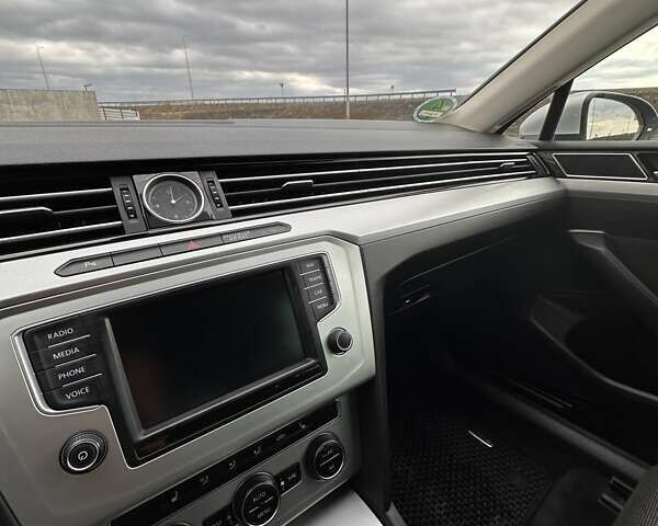 Серый Фольксваген Пассат, объемом двигателя 1.97 л и пробегом 306 тыс. км за 15000 $, фото 37 на Automoto.ua