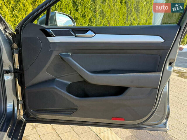 Сірий Фольксваген Пассат, об'ємом двигуна 2 л та пробігом 195 тис. км за 16999 $, фото 47 на Automoto.ua