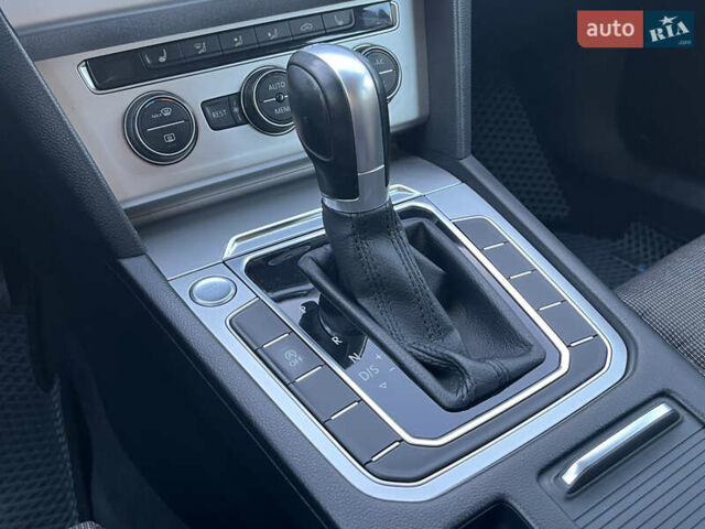 Серый Фольксваген Пассат, объемом двигателя 1.6 л и пробегом 262 тыс. км за 11800 $, фото 25 на Automoto.ua