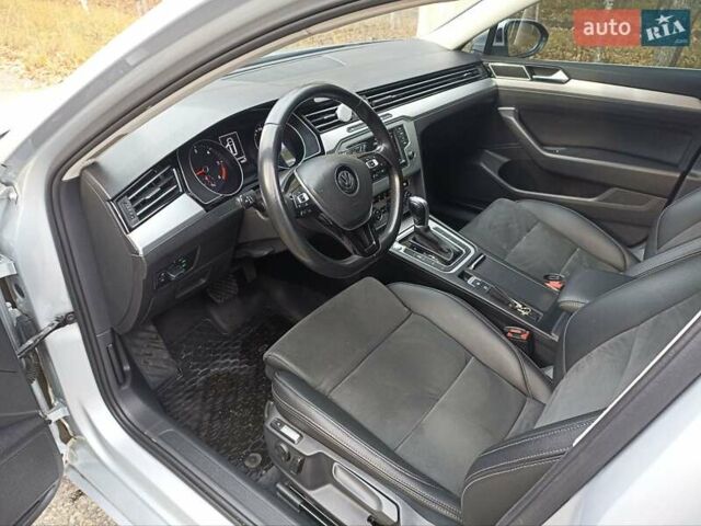Фольксваген Пассат 2016 в Радомышле на Automoto.ua Серый Фольксваген Пассат, объемом двигателя 1.97 л и пробегом 286 тыс. км за 14500 $, фото 11 на Automoto.ua